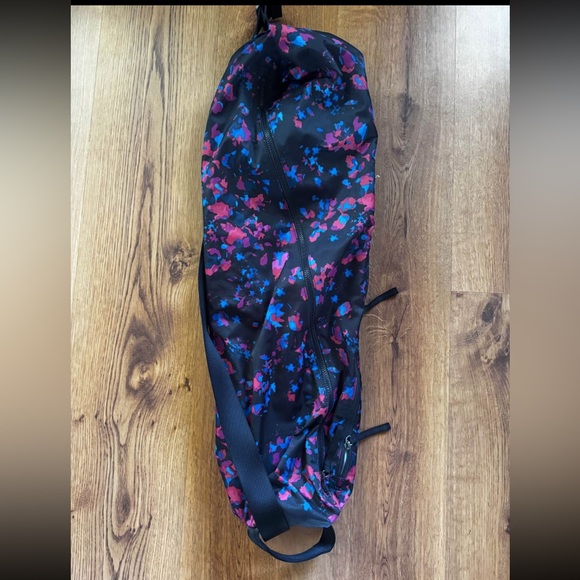 Lululemon The Yoga Mat Bag carry bag shoulder strap splatter purple blue black - Picture 3 of 5
